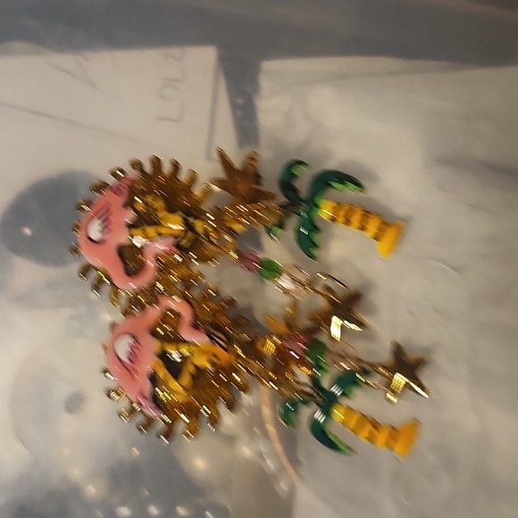 Lunch at the Ritz Earrings - Picture 3 of 3